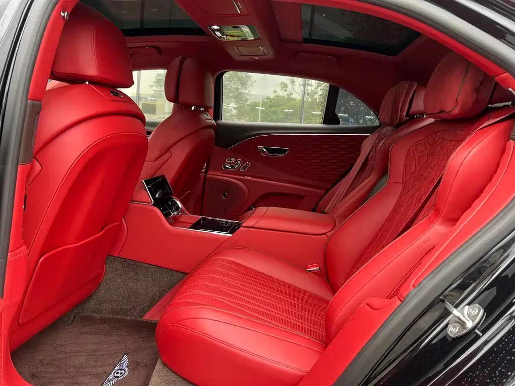 Bentley Flying Spur — фото 3