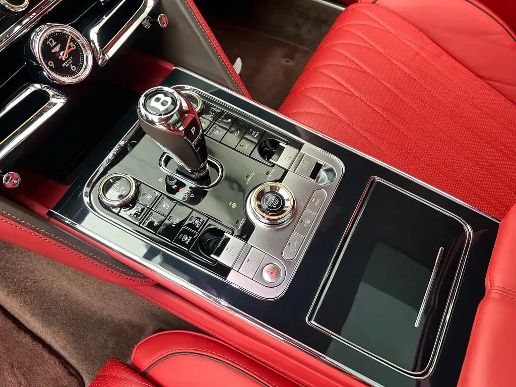 Bentley Flying Spur — фото 6