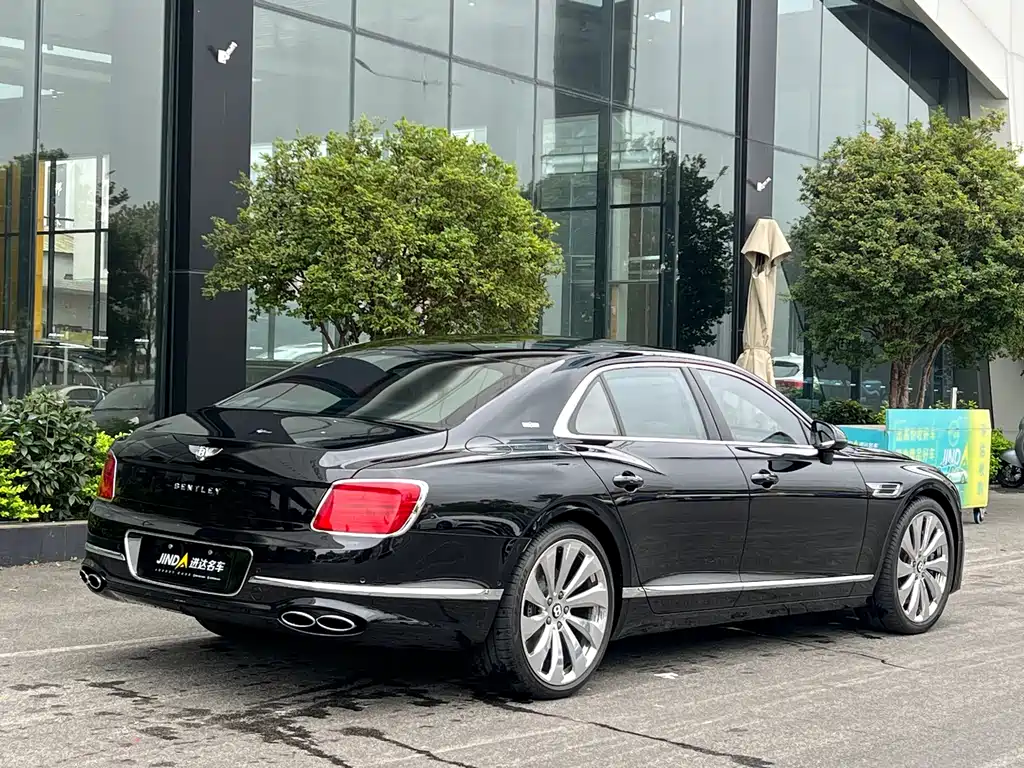 Bentley Flying Spur — фото 10