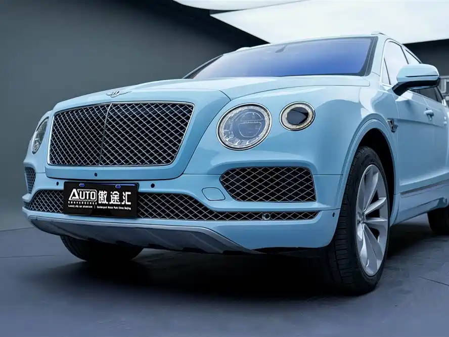 Bentley Bentayga — фото 18