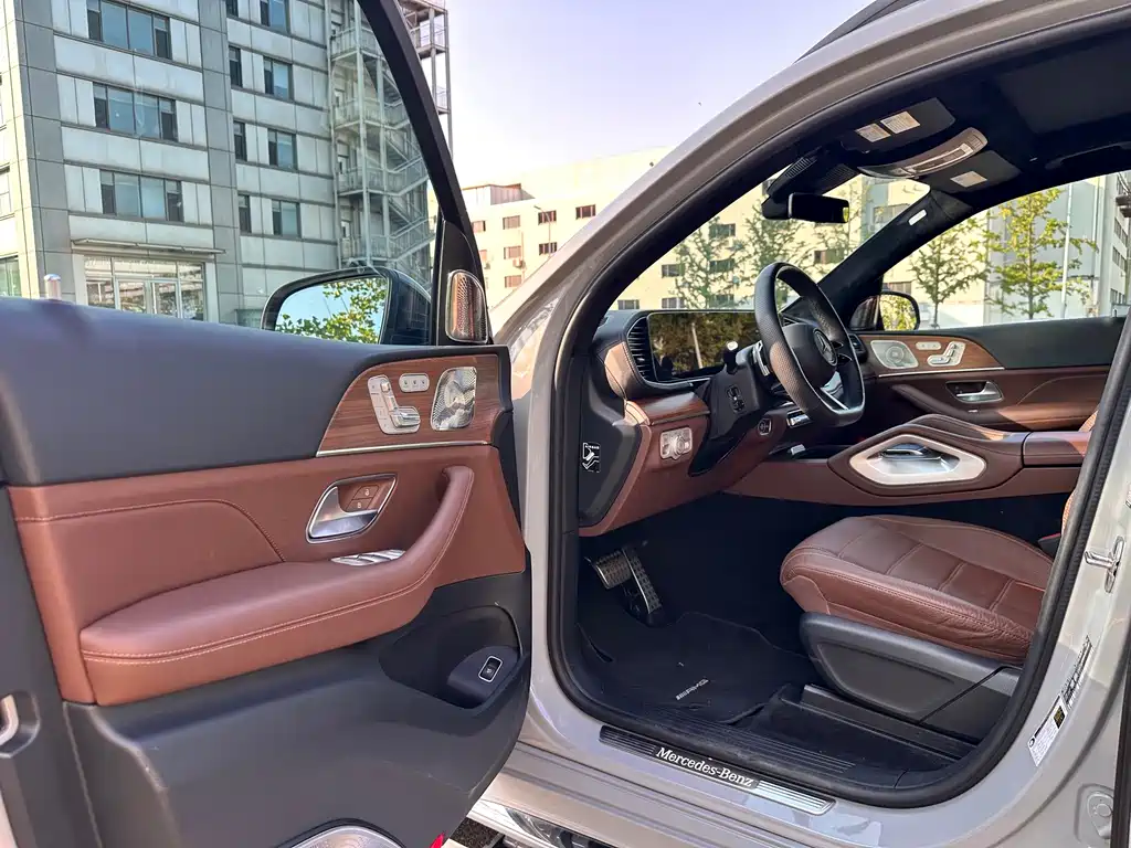 Mercedes-Benz GLS — фото 9
