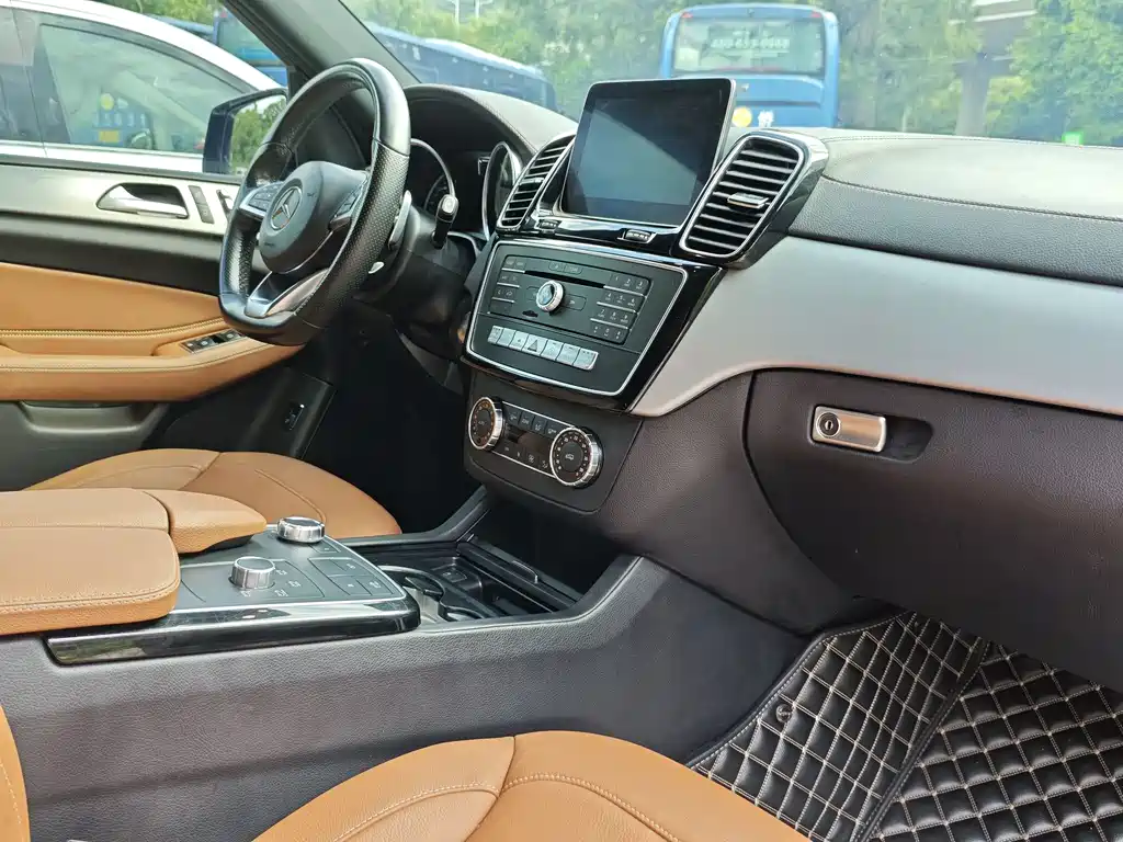 Mercedes-Benz GLE AMG — фото 10