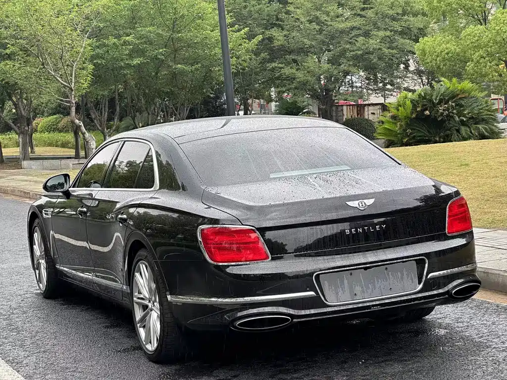 Bentley Flying Spur — фото 3