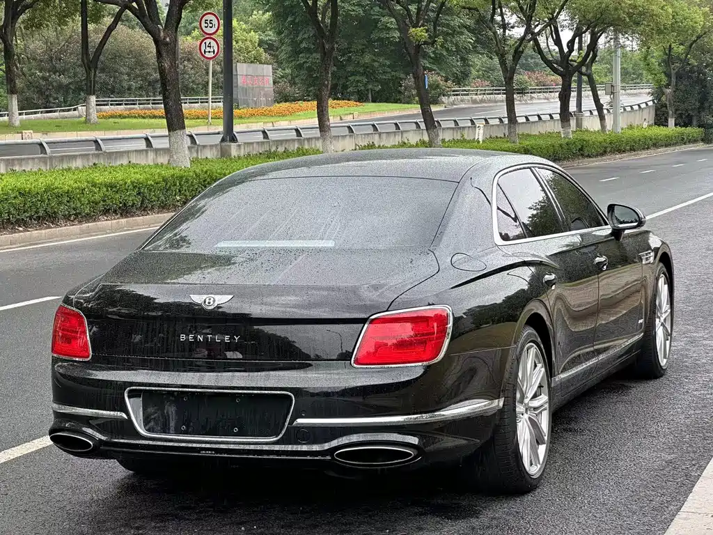 Bentley Flying Spur — фото 4