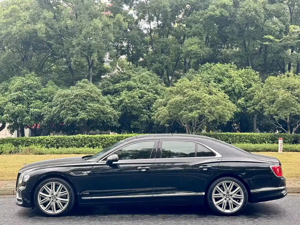 Bentley Flying Spur — фото 5