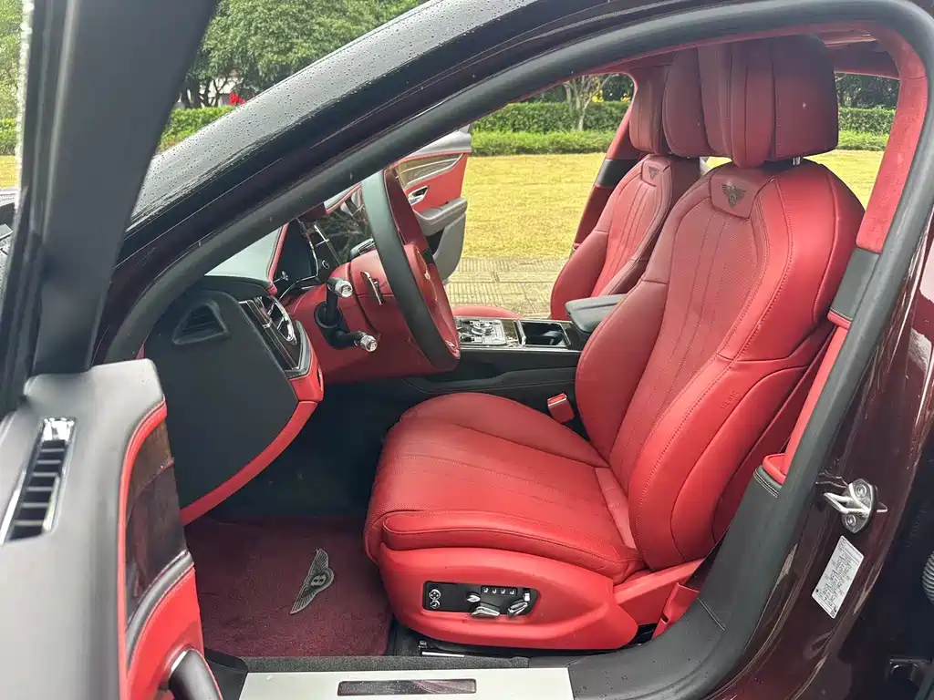 Bentley Flying Spur — фото 6