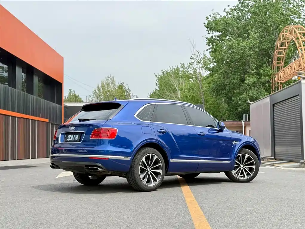 Bentley Bentayga — фото 3