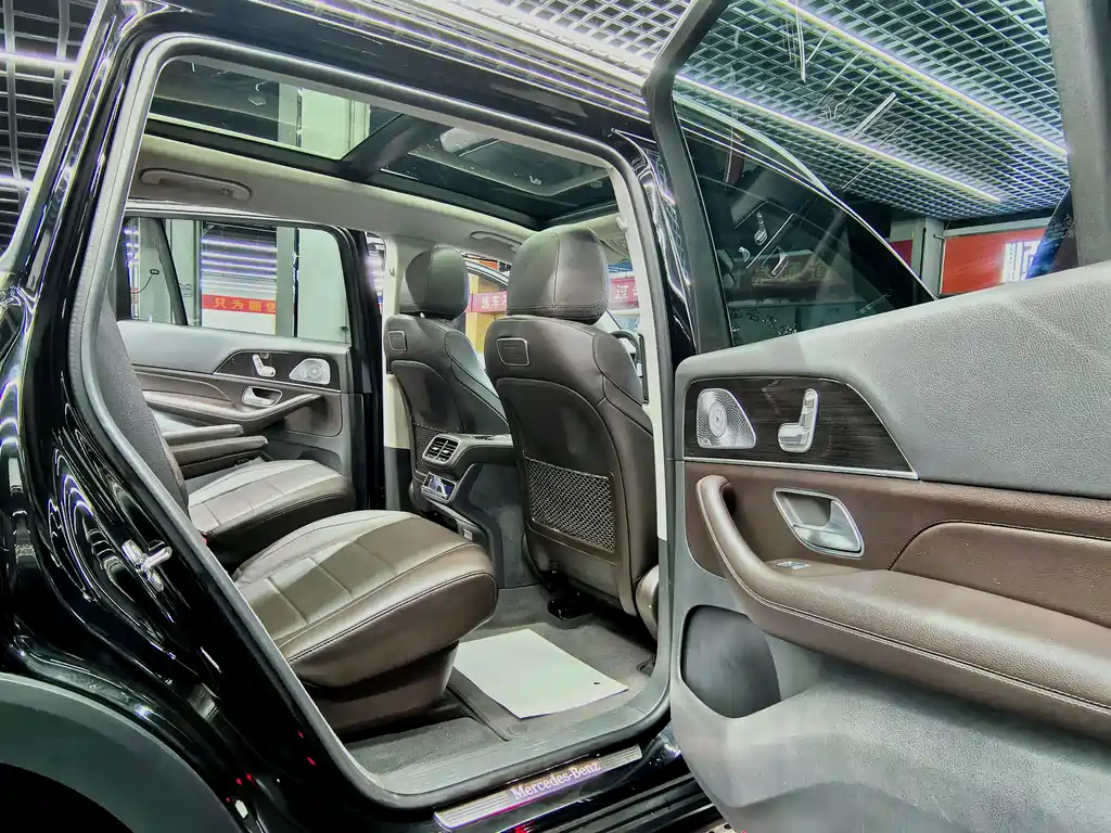 Mercedes-Benz GLS — фото 8
