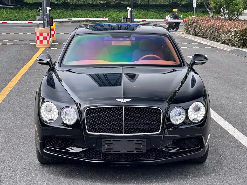 Bentley Flying Spur — фото 3