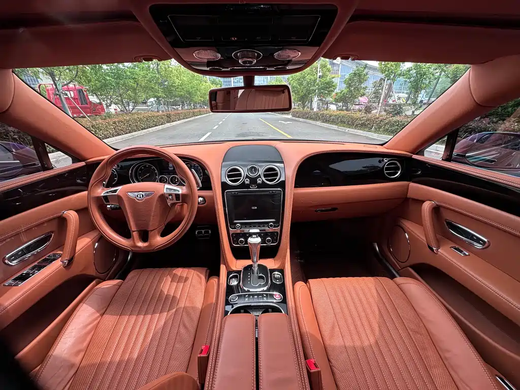 Bentley Flying Spur — фото 23