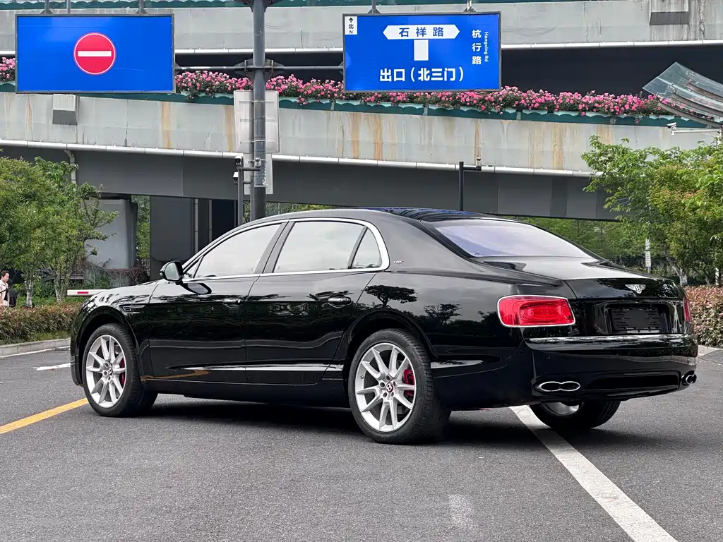 Bentley Flying Spur — фото 5