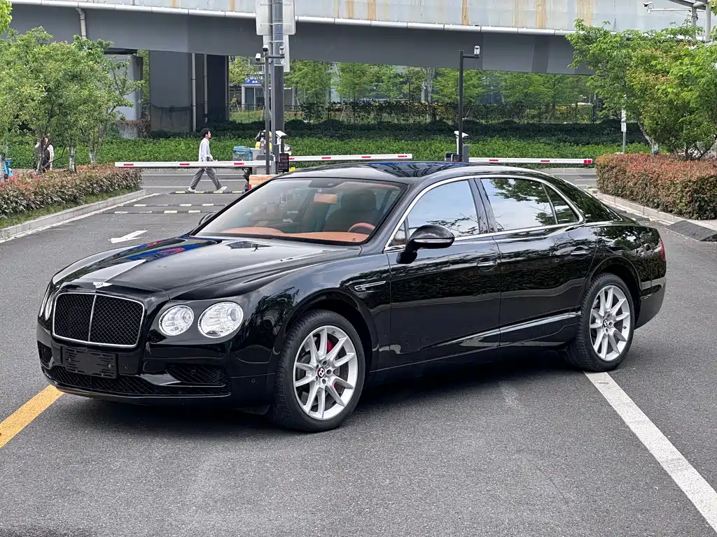 Bentley Flying Spur — фото 6