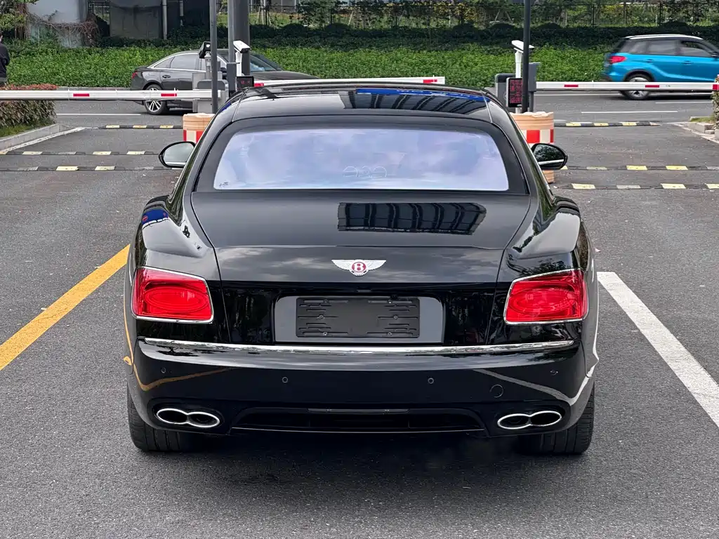 Bentley Flying Spur — фото 7