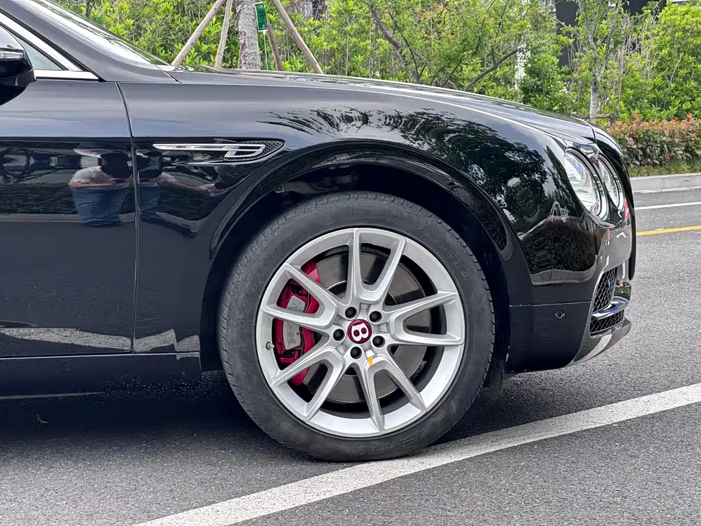 Bentley Flying Spur — фото 9