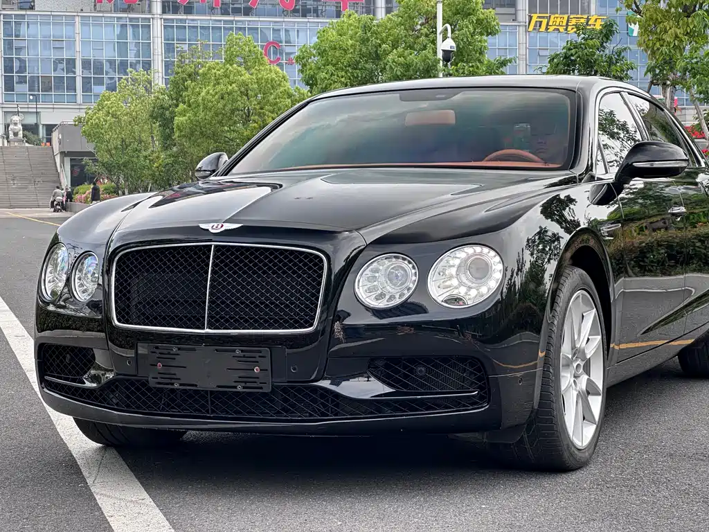 Bentley Flying Spur — фото 10