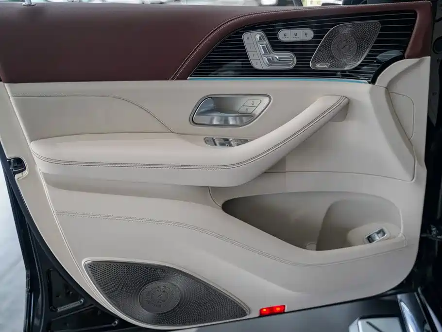 Mercedes-Benz GLS — фото 11