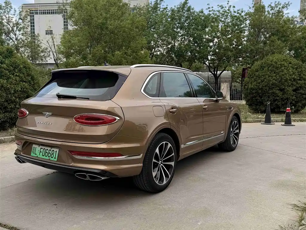 Bentley Bentayga PHEV — фото 2