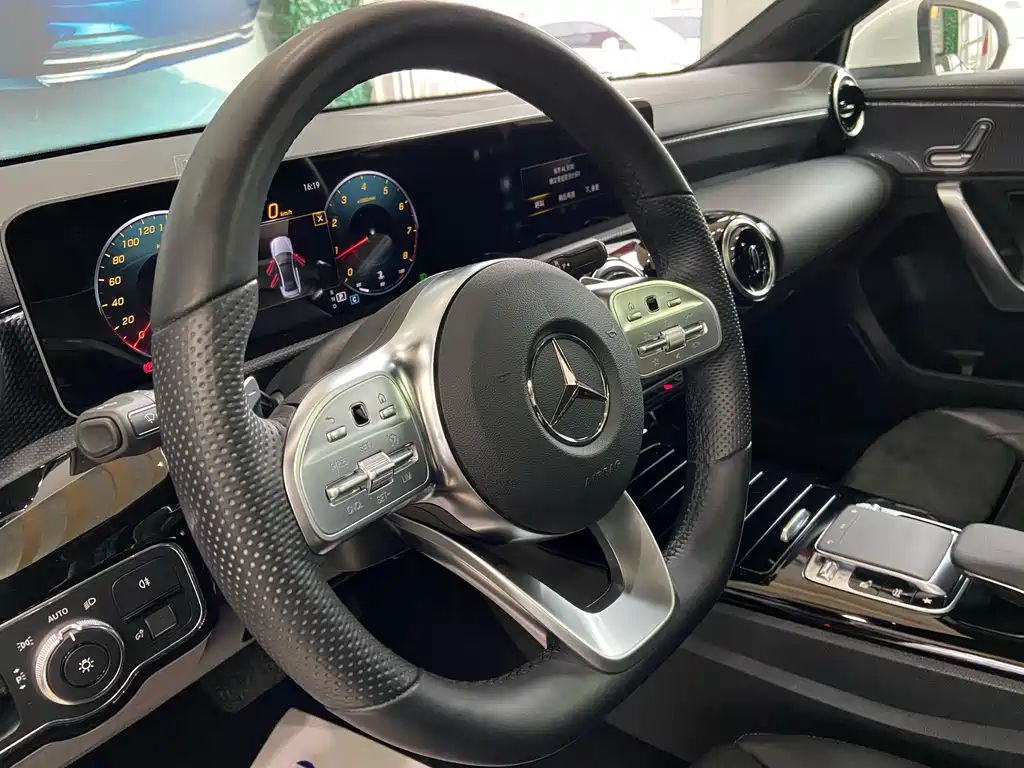 Mercedes-Benz A-Class — фото 10