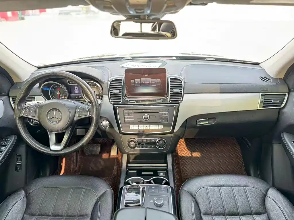 Mercedes-Benz GLS — фото 4