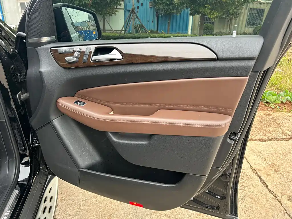 Mercedes-Benz GLS — фото 23