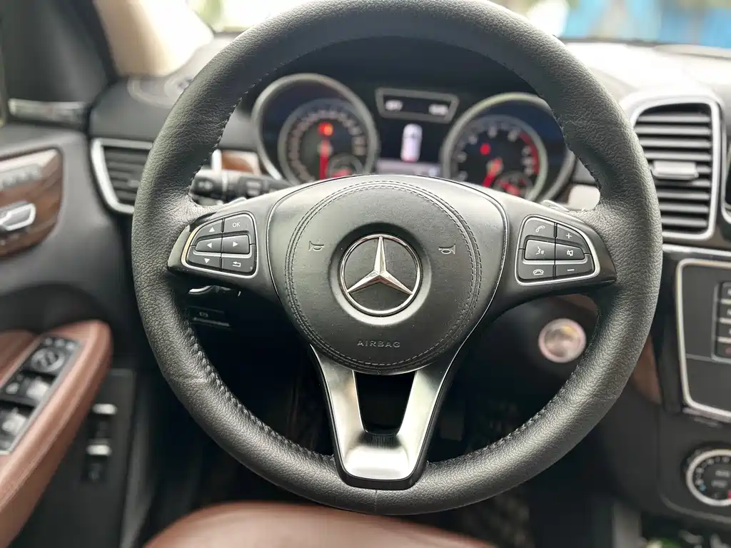 Mercedes-Benz GLS — фото 33