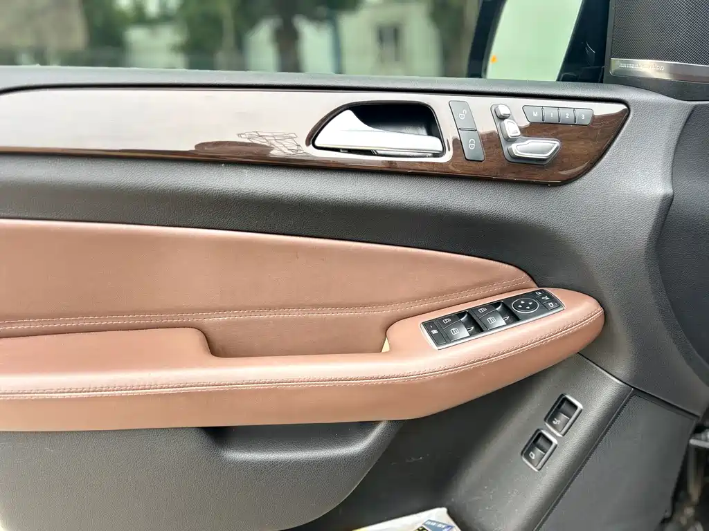 Mercedes-Benz GLS — фото 35