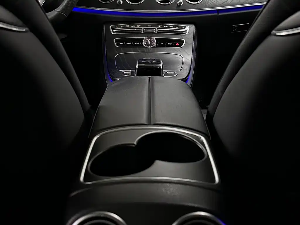Mercedes-Benz E-Class — фото 11