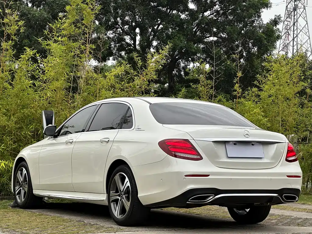 Mercedes-Benz E-Class — фото 4