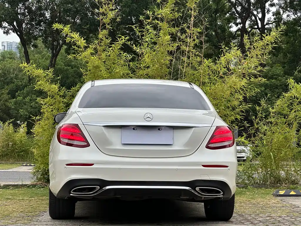 Mercedes-Benz E-Class — фото 5