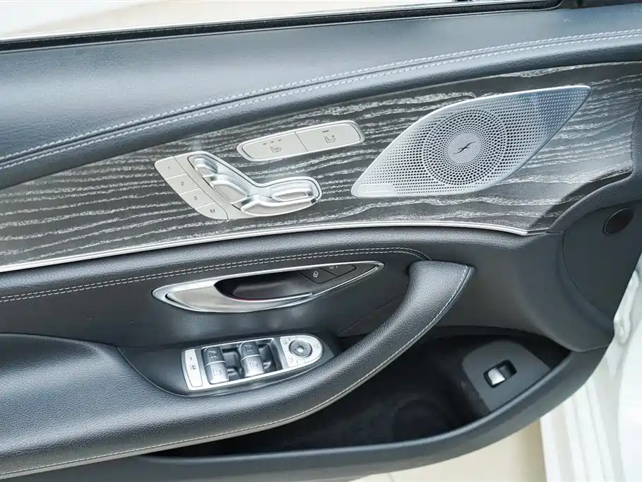 Mercedes-Benz CLS — фото 6