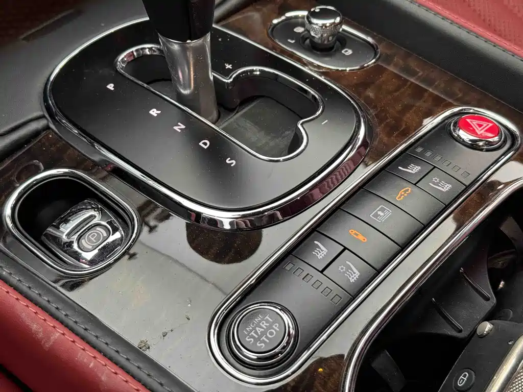 Bentley Flying Spur — фото 13