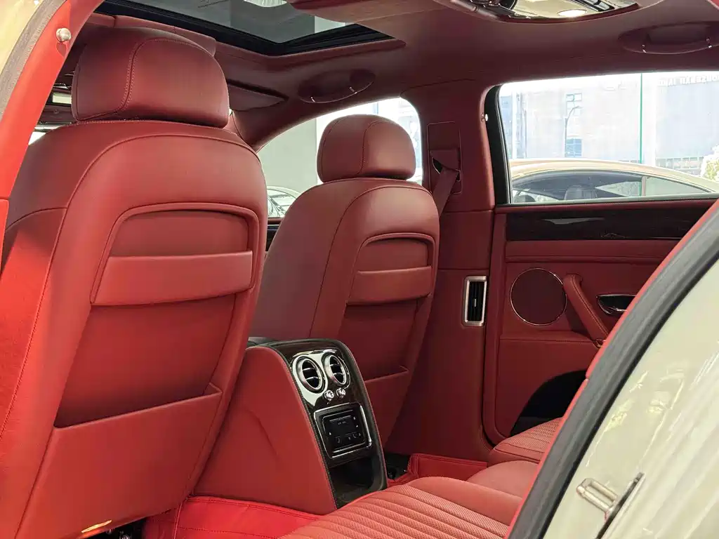 Bentley Flying Spur — фото 14