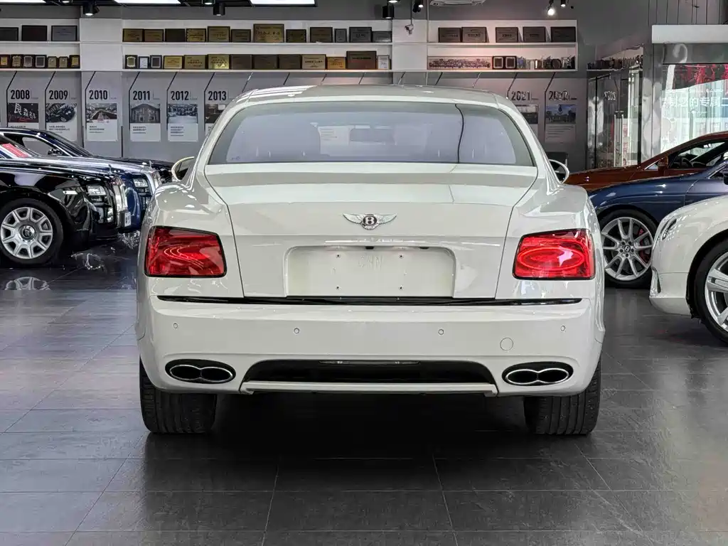 Bentley Flying Spur — фото 5