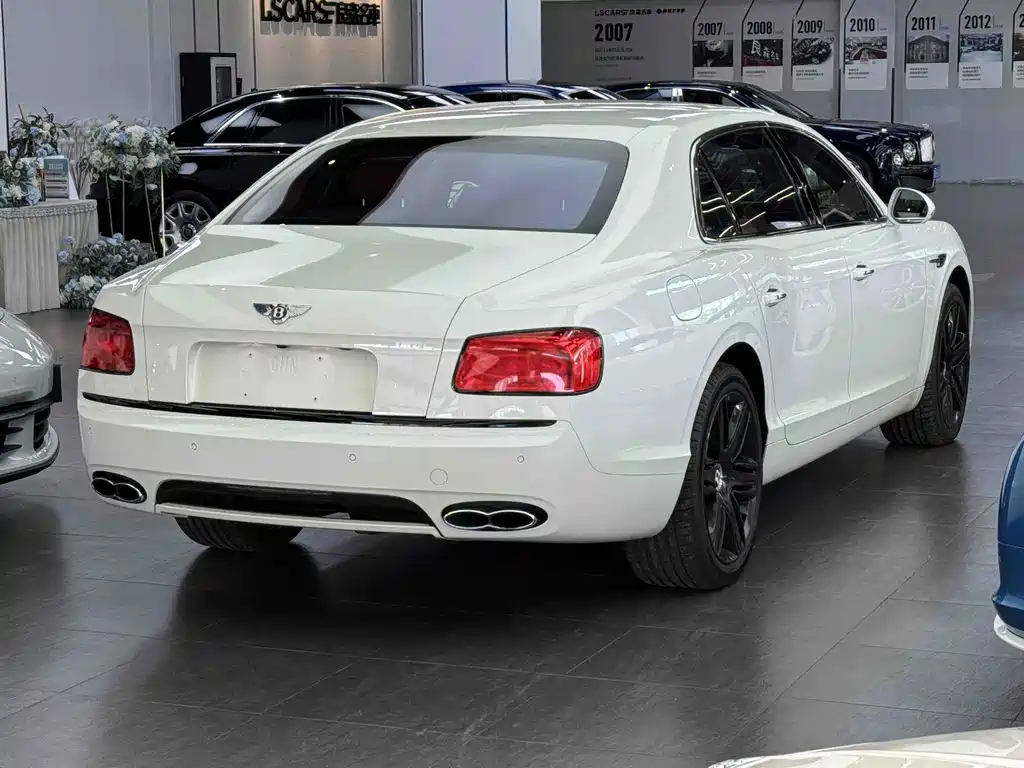Bentley Flying Spur — фото 6