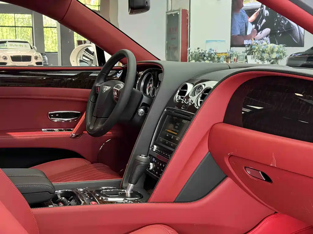 Bentley Flying Spur — фото 9