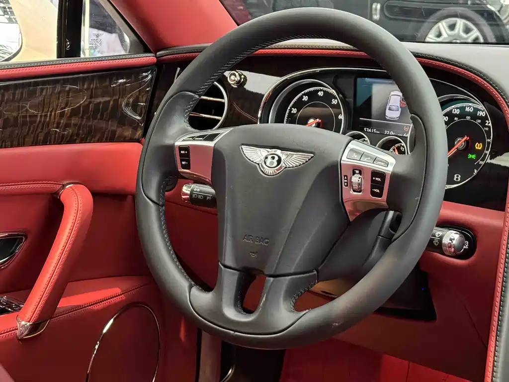 Bentley Flying Spur — фото 10
