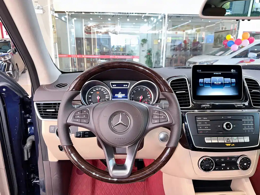 Mercedes-Benz GLS — фото 8