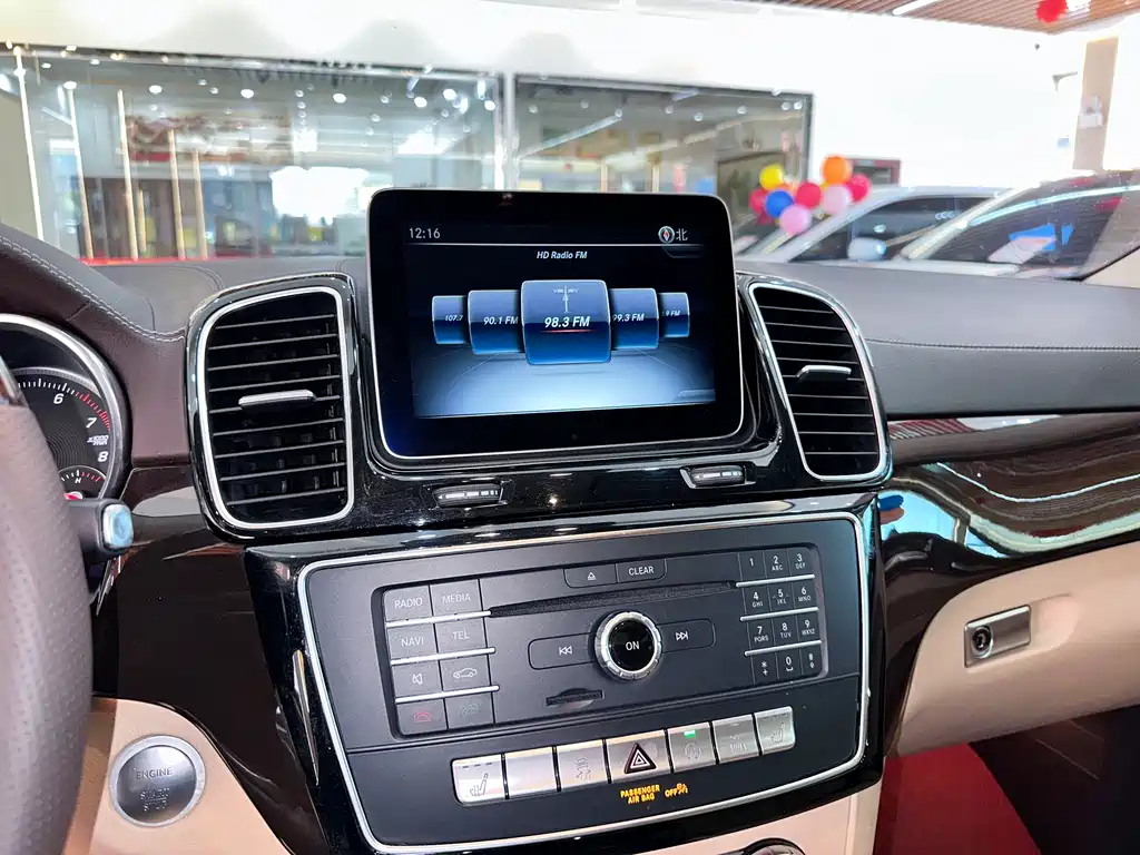 Mercedes-Benz GLS — фото 10