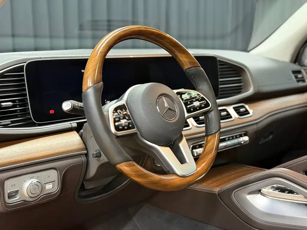 Mercedes-Benz GLS — фото 5