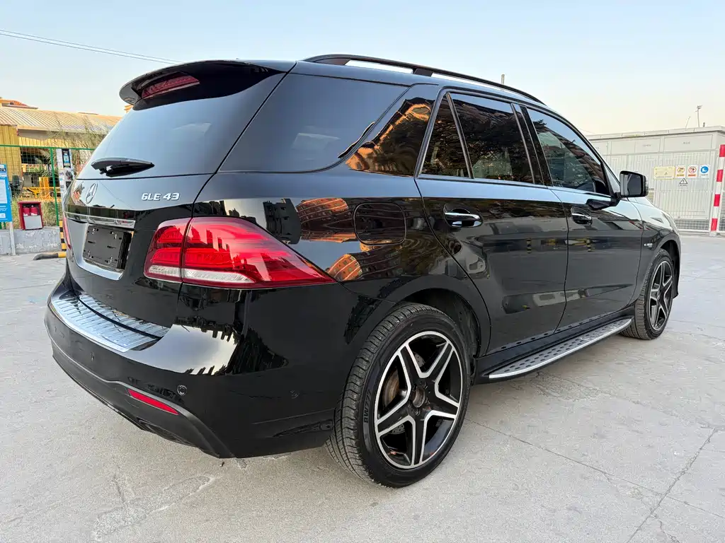 Mercedes-Benz GLE AMG — фото 11