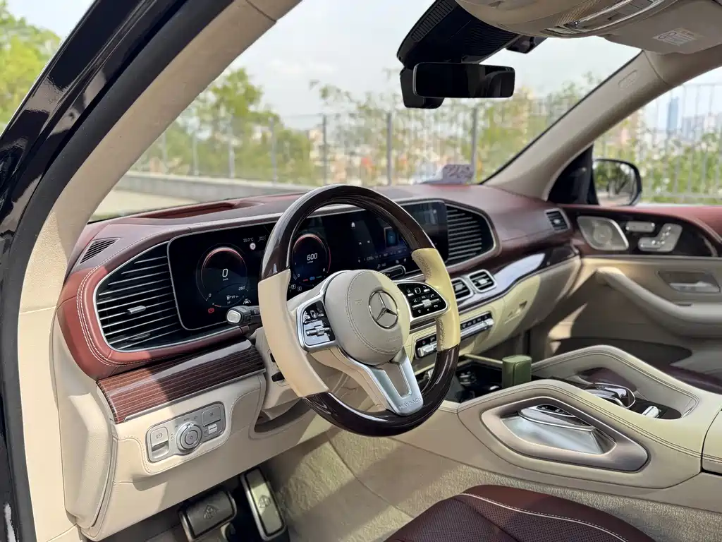 Mercedes-Benz GLS — фото 9