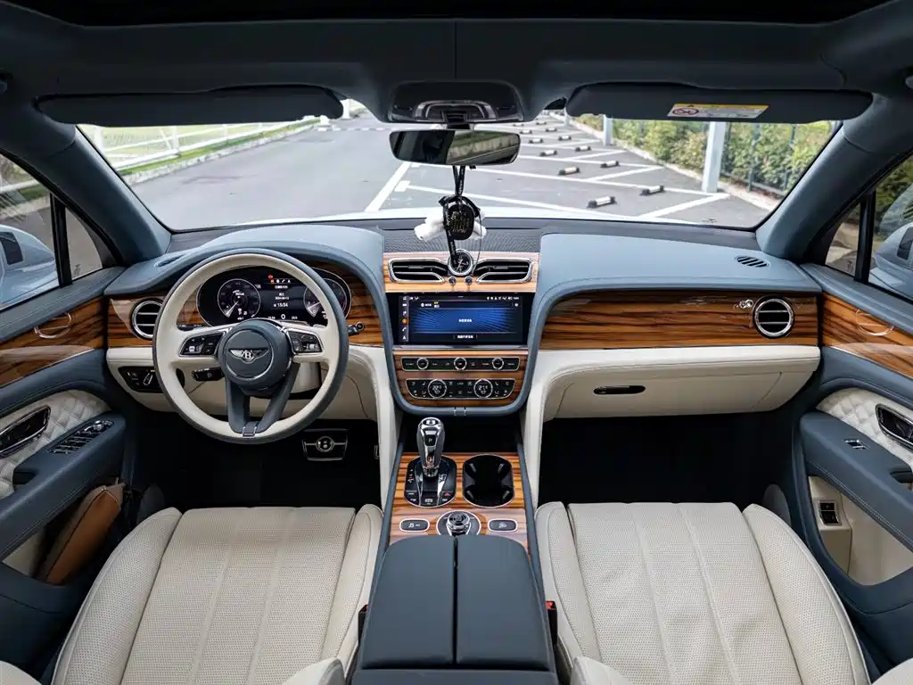 Bentley Bentayga — фото 10