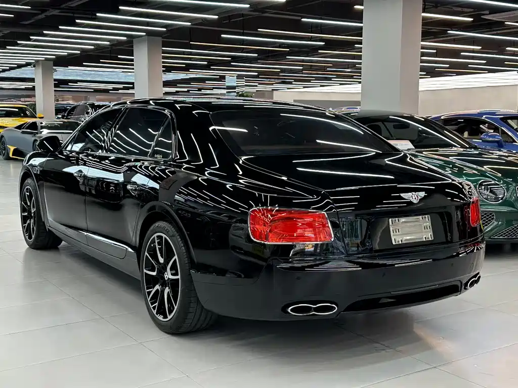 Bentley Flying Spur — фото 3