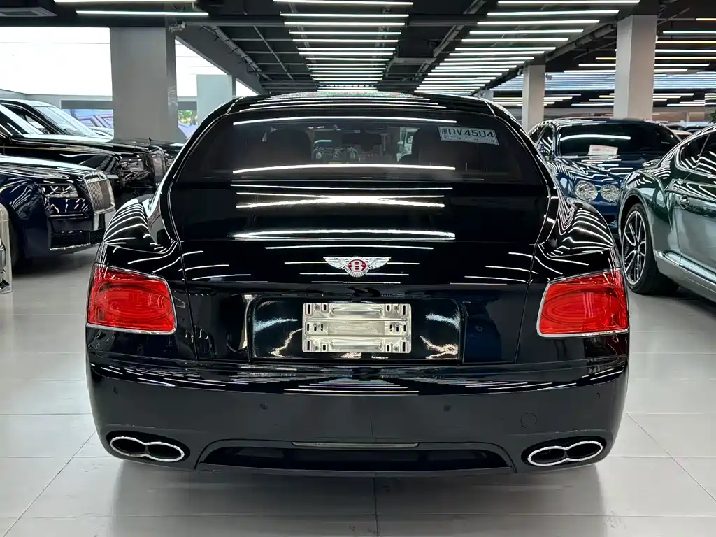 Bentley Flying Spur — фото 4