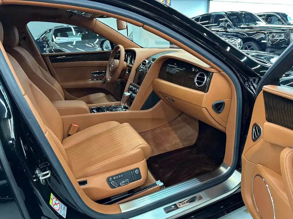 Bentley Flying Spur — фото 7