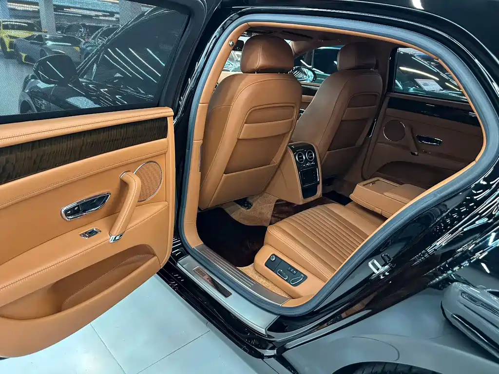 Bentley Flying Spur — фото 8