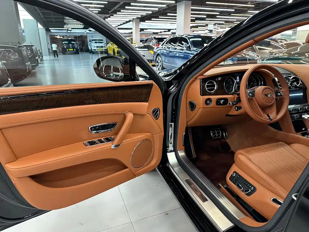 Bentley Flying Spur — фото 9