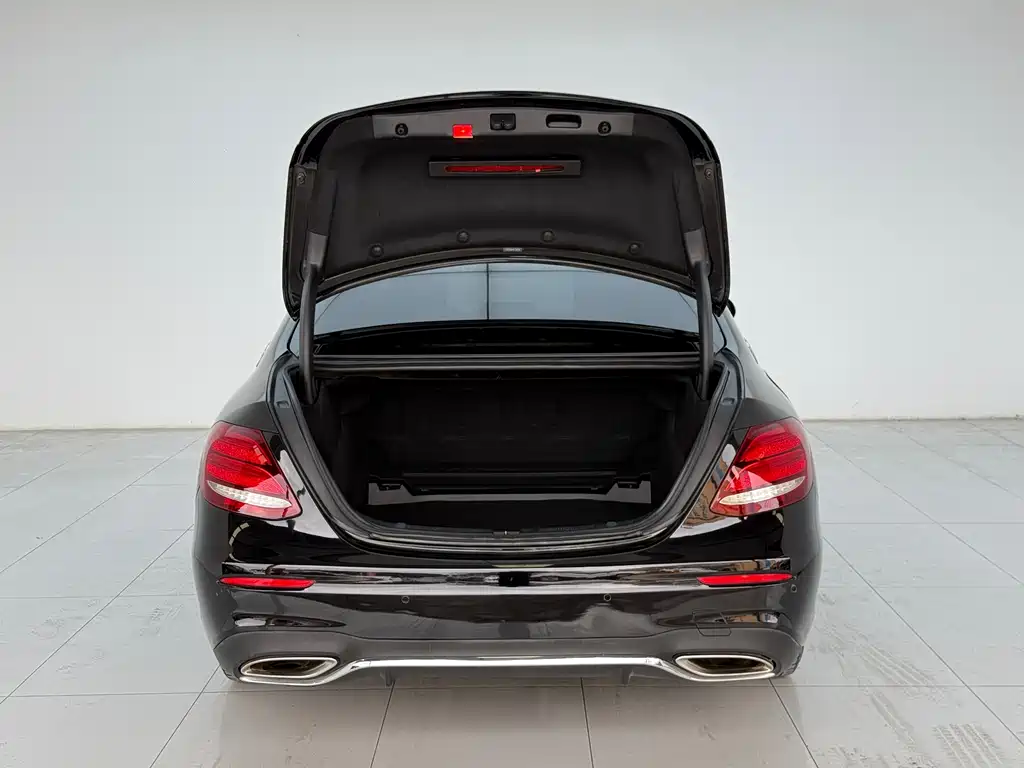 Mercedes-Benz E-Class — фото 18