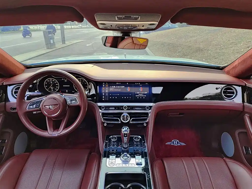 Bentley Flying Spur — фото 10