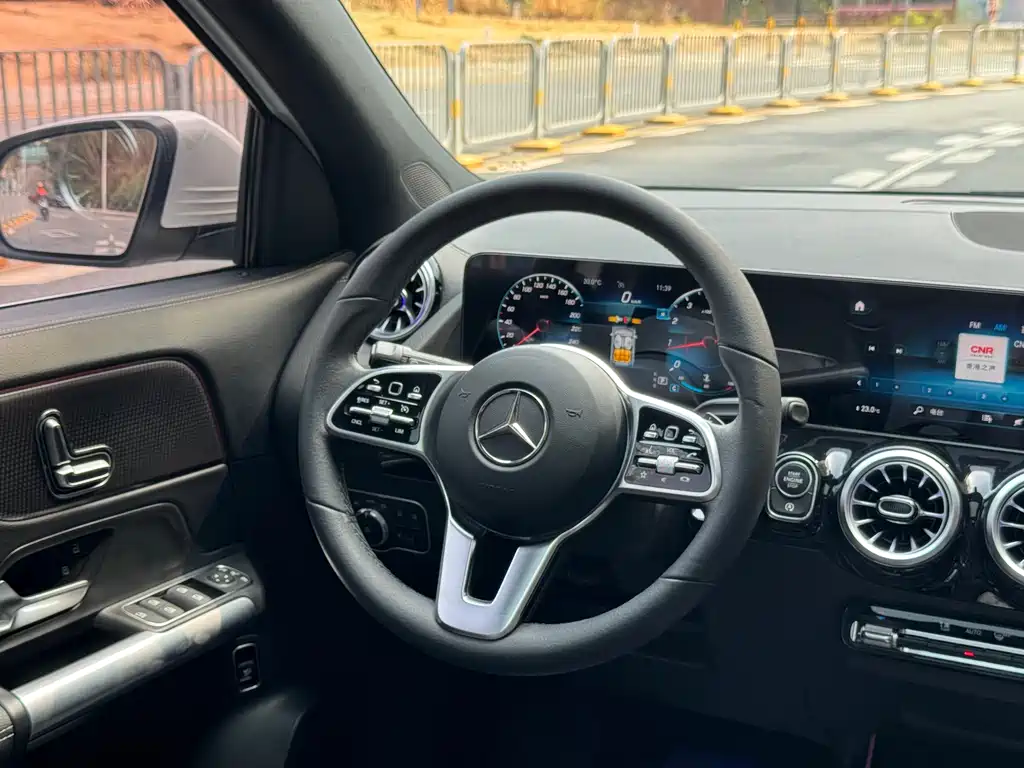 Mercedes-Benz GLA — фото 8